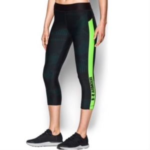 Under Armour Green and Black Capri Leggings Small